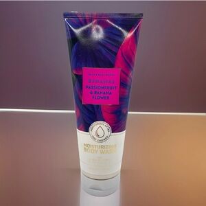Bath & Body Works Body Wash- Bahamas Passionfruit & Banana Flower (10 fl oz)